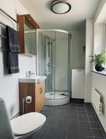 Apartment with view of nice park - Image 4