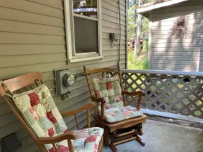 Quiet lakeside getaway in Central Maine - 5 minutes from town! - Image 4