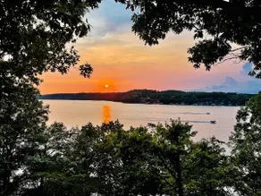 Lofted Bluff Sunset Lake Views and Private Boat Dock - Image 3