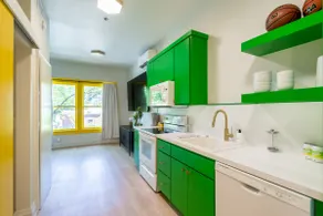 UO-Inspired 1BR+Kitchen/W&D at5th St Market, 86”TV - Image 4