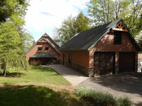 Gorgeous Waterfront with Dock & Mountain Views on Winnisquam - Sleeps 10 - Image 4