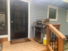 Peaceful + bright 3 bedroom cabin with sunroom - Image 5