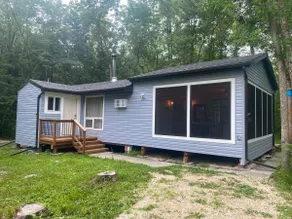 Peaceful + bright 3 bedroom cabin with sunroom - Image 2