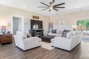 Darling 3 bed 2 bath Kingsland home close to LBJ! - Image 2