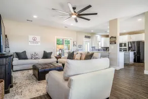 Darling 3 bed 2 bath Kingsland home close to LBJ! - Image 4