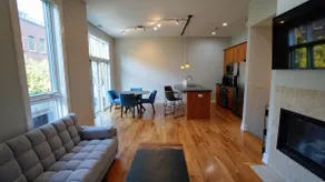 Modern 2 bedroom Townhouse, Great for CWS.  Ideal Location - Image 3