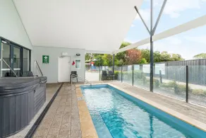 Cozy Coastal Retreat in Busselton - Image 2
