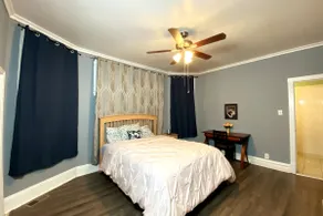 Cozy 4-Bedroom House with Patio - Image 2
