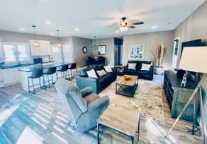Lakefront 2 bedroom home with dock - Image 4