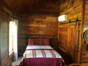 Cozy Aggie Game-Day Country Cabin w/ full porch and outdoor amenities - Image 4
