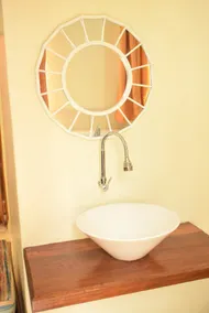 Stylish 2BR with Wi-Fi and secure parking - Image 4