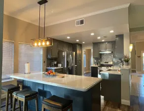 Cheerful 3-bedroom Residential Home with Pool - Image 5