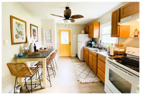 Salt-Kissed Cottage Escape - Sweet Seascape Beach Cottage Bliss! - Image 3