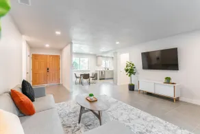 ★ 2BR Modern Home ★ 11 mins to downtown Sacramento - Image 2