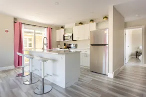 ENTIRE 2 BEDROOM APARTMENT DOWNTOWN - u5 - Image 2