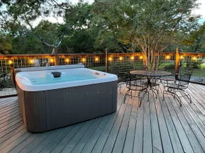 Hot Tub Retreat on 1 Acre SW Austin Nature Escape - Image 3