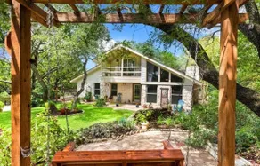 Hot Tub Retreat on 1 Acre SW Austin Nature Escape - Image 2