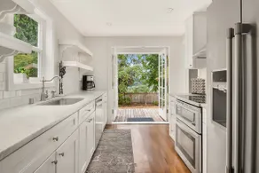 DT Bellevue Hidden Gem With a View & AC - Image 3