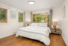 DT Bellevue Hidden Gem With a View & AC - Image 2