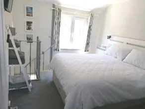 Harbour Cottage Your Romantic Getaway in Cowes - Image 2
