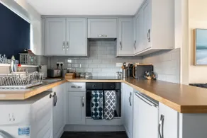 Harbour Cottage Your Romantic Getaway in Cowes - Image 5