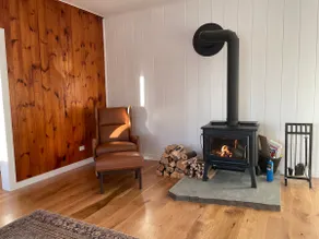 Luxury Historic School House Cottage - Image 2