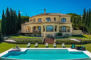 Luxury 8 Bed Villa with Sea, Golf + Mountain Views - Image 2