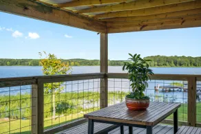 PJinx and Grace Peaceful Lake front 3BR/2ba - Image 4