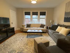 Spectacular Location Two Bedroom State Circle Apartment - Image 3