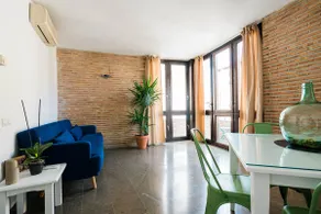 Cosy Flat w/ Beautiful Views and Cute Balcony - Image 5