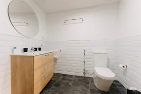 Coverlin San Francisco, Apartment with double bed. - Image 4