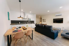 Coverlin San Francisco, Apartment with double bed. - Image 2
