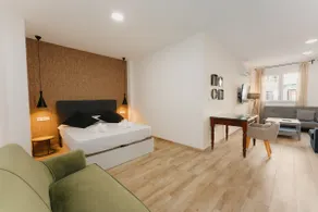 Coverlin San Francisco, Apartment with double bed. - Image 3