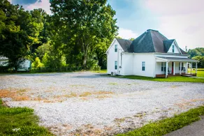 Main Street Farmhouse- Windrock/Petros - sleeps 15 - Image 3