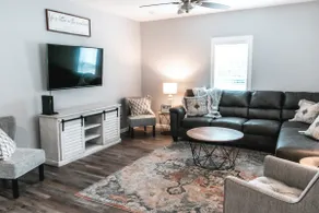 Main Street Farmhouse- Windrock/Petros - sleeps 15 - Image 4