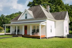 Main Street Farmhouse- Windrock/Petros - sleeps 15 - Image 2