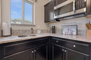 Adorable entire guest unit with free parking - Image 4