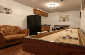 Furnished Acreage by Mahoney - Sleeps 17!  Fire Pit - Shuffleboard - Clean! - Image 4