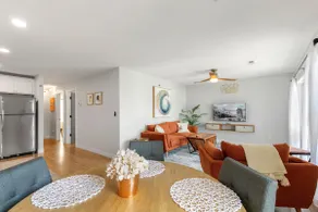 The Luma House - Modern Lakeview Condo w/ Slip - Image 5