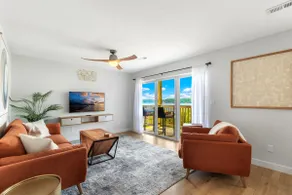 The Luma House - Modern Lakeview Condo w/ Slip - Image 2
