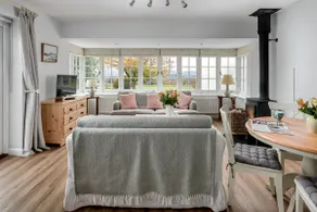 Stunning Cabin with incredible views near Goodwood - Image 4