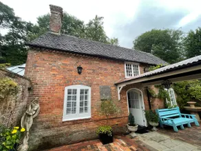 Cozy Georgian Coach House at The Brook - Image 3