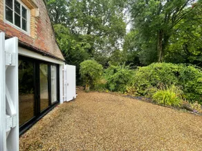 Cozy Georgian Coach House at The Brook - Image 4