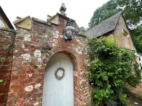 Cozy Georgian Coach House at The Brook - Image 2
