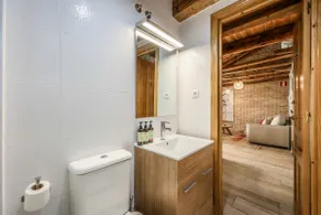 Calle Noviciado, Apartment with double bed and sofa. - Image 5
