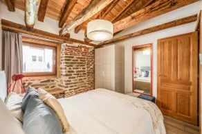 Calle Noviciado, Apartment with double bed and sofa. - Image 2