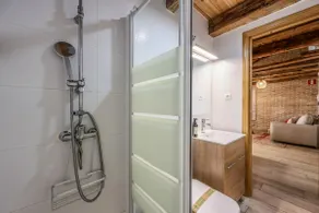 Calle Noviciado, Apartment with double bed and sofa. - Image 4