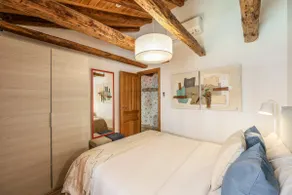 Calle Noviciado, Apartment with double bed and sofa. - Image 3