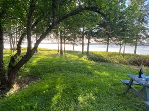 Relaxing Waterfront 2 Bed Cottage - Image 3