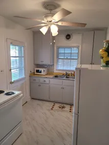 Cozy Greenville Home. Central Location - Image 4